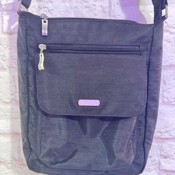Baggalini Small Black Crossbody with Adjustable Strap mint condition!! - Picture 2 of 8